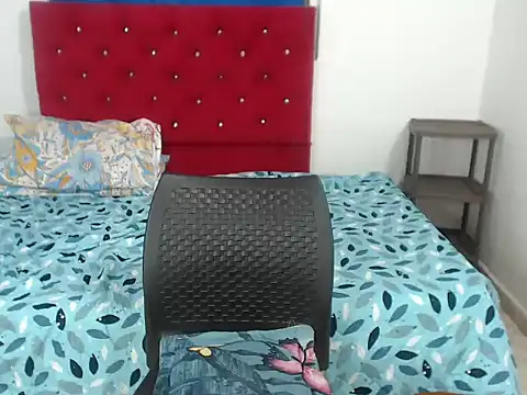 Snapshot of libby_blonde chatting on 12/04/25, 02:04 libby blonde online show from 12/04/25, 02:04