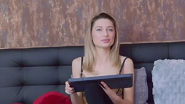 SilviaPastori online show from 02/03/26, 06:00