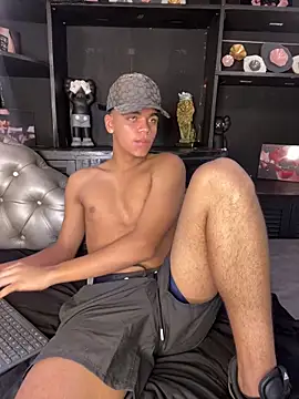 Snapshot of Isaac_Collins_ chatting on 12/16/25, 08:03 Isaac Collins online show from 12/16/25, 08:03