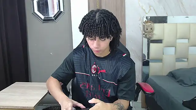 Snapshot of kim_curlyy chatting on 05/10/26, 02:33 kim curlyy online show from 05/10/26, 02:33