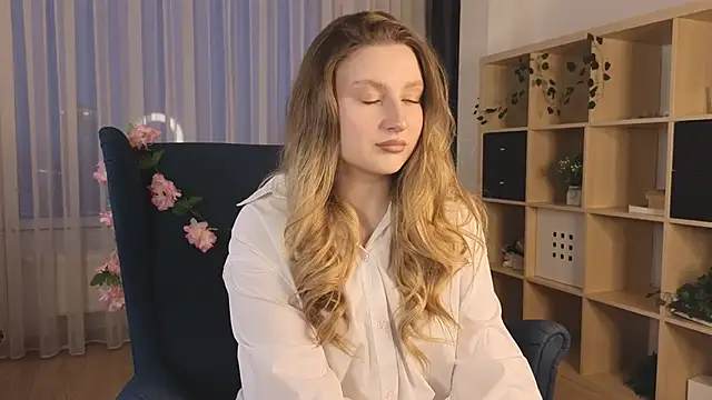 Snapshot of RemediosStrekas chatting on 12/16/25, 04:06 RemediosStrekas online show from 12/16/25, 04:06