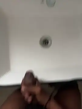 Snapshot of jare692001 chatting on 11/30/25, 11:25 jare692001 online show from 11/30/25, 11:25