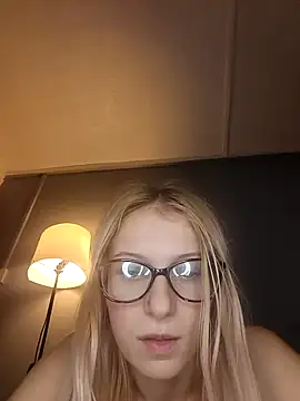 Snapshot of Stargirl247 chatting on 11/28/25, 01:08 Stargirl247 online show from 11/28/25, 01:08