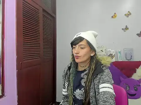 Snapshot of Dark_Dominika chatting on 12/18/25, 01:28 Dark Dominika online show from 12/18/25, 01:28