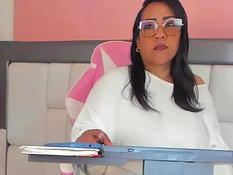 KarolWest  online show from 12/15/25, 12:31