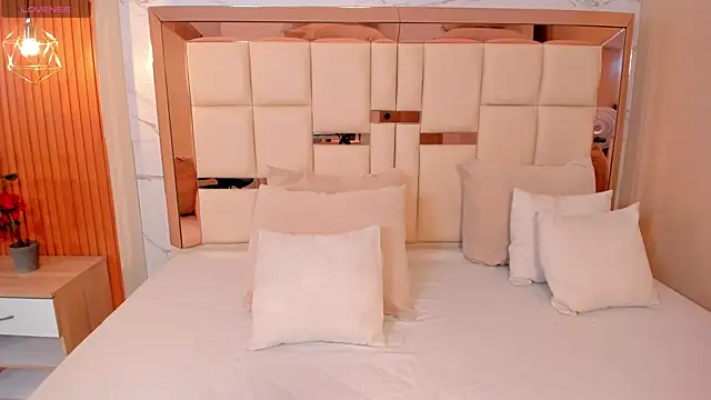 samantha quinnn online show from 04/22/26, 04:37