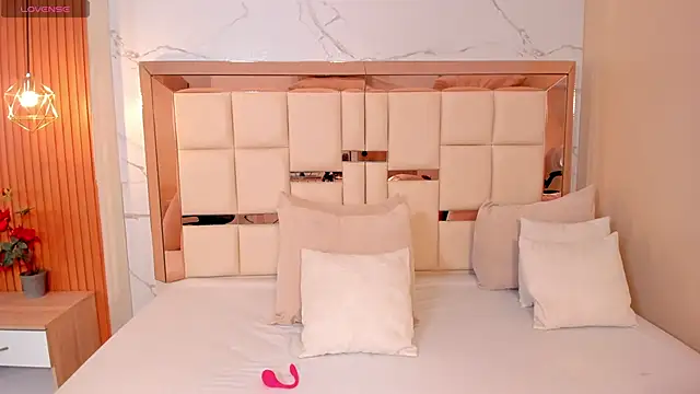 samantha quinnn online show from 04/24/26, 04:15