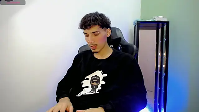 Snapshot of Yankeee_ chatting on 11/30/25, 05:00 Yankeee online show from 11/30/25, 05:00