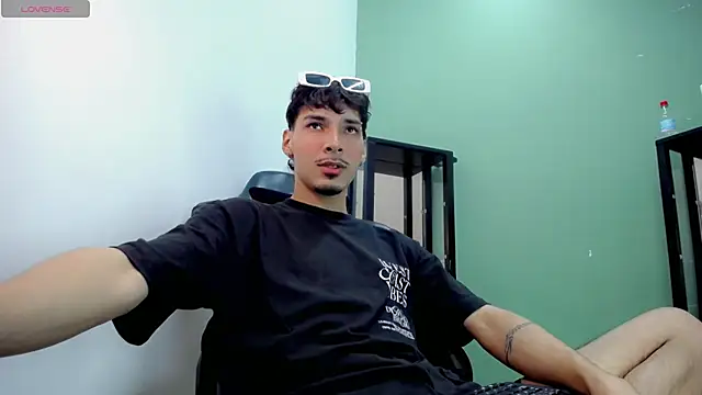 Snapshot of Yankeee_ chatting on 12/01/25, 03:33 Yankeee online show from 12/01/25, 03:33