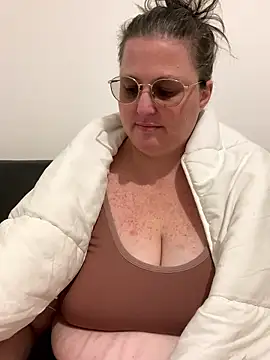 bea french curvy online show from 01/13/26, 07:41