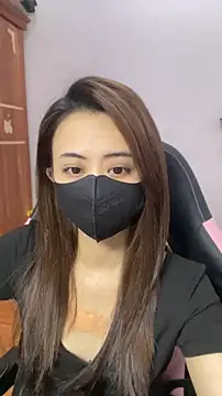 Snapshot of Lunamoon68 chatting on 04/18/26, 04:16 Lunamoon68 online show from 04/18/26, 04:16
