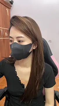 Snapshot of Lunamoon68 chatting on 04/25/26, 04:04 Lunamoon68 online show from 04/25/26, 04:04