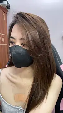 Snapshot of Lunamoon68 chatting on 04/27/26, 04:21 Lunamoon68 online show from 04/27/26, 04:21