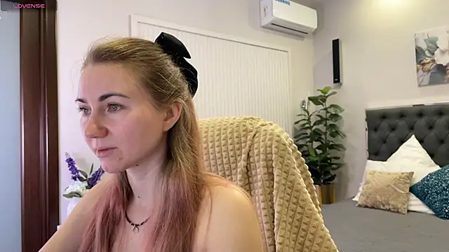 SofiAngela online show from 12/05/25, 01:14