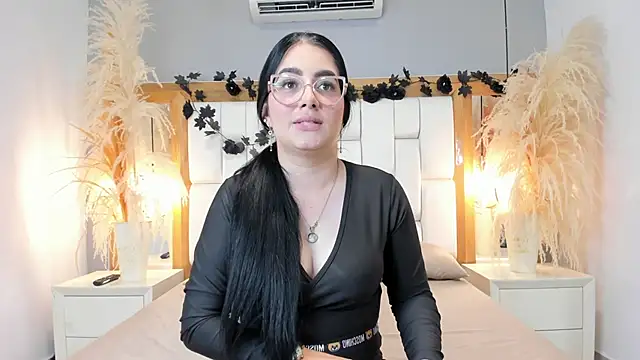 Snapshot of GabyJhons chatting on 12/16/25, 06:13 GabyJhons online show from 12/16/25, 06:13