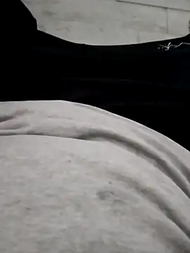 Snapshot of erdestruttor18 chatting on 12/03/25, 01:42 erdestruttor18 online show from 12/03/25, 01:42