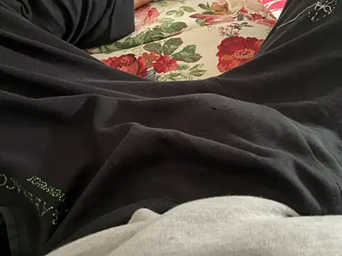 Snapshot of erdestruttor18 chatting on 02/26/26, 07:51 erdestruttor18 online show from 02/26/26, 07:51