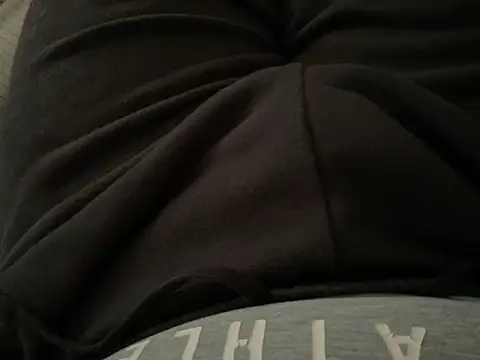 erdestruttor18 online show from 04/17/26, 12:41