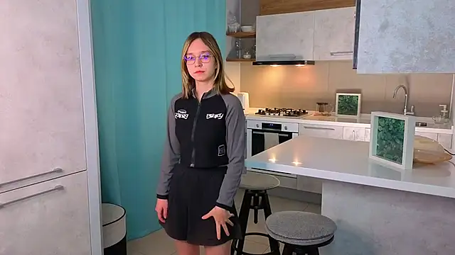 SharriDobes online show from 12/03/25, 03:54