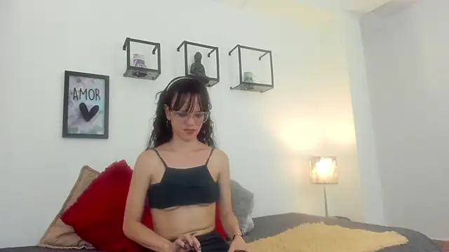 Snapshot of LindaWalker_ chatting on 12/03/25, 07:01 LindaWalker online show from 12/03/25, 07:01