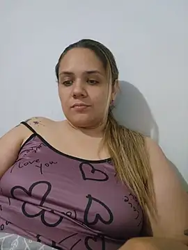 LoreinnFox online show from 05/05/26, 03:25