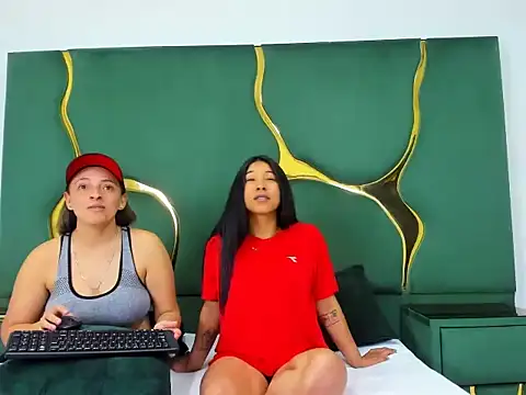 Snapshot of Alyssa_Noah chatting on 11/29/25, 05:54 Alyssa Noah online show from 11/29/25, 05:54