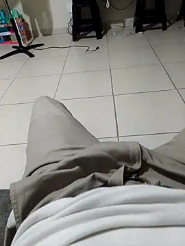 Snapshot of cristian112090 chatting on 09/27/25, 03:33 cristian112090 online show from 09/27/25, 03:33