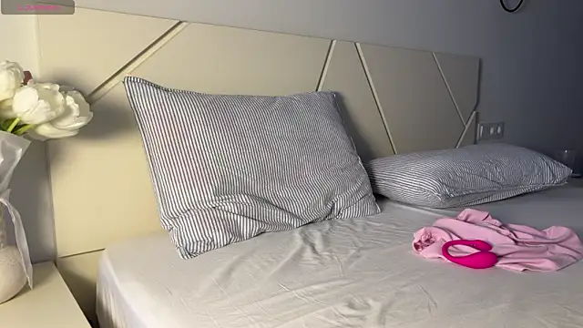 tinyholess online show from 02/19/26, 02:24