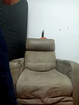 Snapshot of jackhard00 chatting on 11/27/25, 01:57 jackhard00 online show from 11/27/25, 01:57