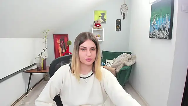 Snapshot of SarahOwenn chatting on 11/28/25, 12:41 SarahOwenn online show from 11/28/25, 12:41