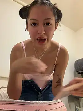 Snapshot of Alicatcua_ chatting on 05/06/26, 02:29 Alicatcua online show from 05/06/26, 02:29