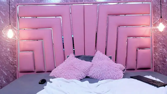 HOTTIE MIA  online show from 12/01/25, 07:19