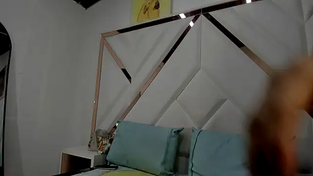 Snapshot of Valeria_gil_ chatting on 05/22/26, 03:35 Valeria gil online show from 05/22/26, 03:35