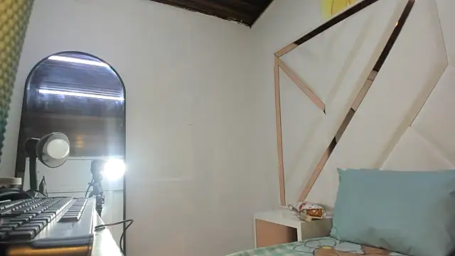 Snapshot of Valeria_gil_ chatting on 05/28/26, 03:15 Valeria gil online show from 05/28/26, 03:15