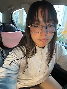 Mia fiire online show from 12/20/25, 07:10