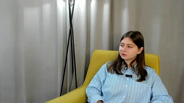 SophiaHalligan online show from 11/28/25, 08:17