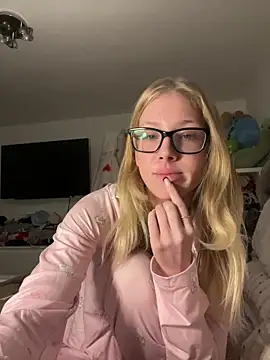 RosieLovexoxx online show from 12/16/25, 05:07