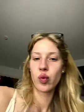 RosieLovexoxx online show from 01/16/26, 04:55