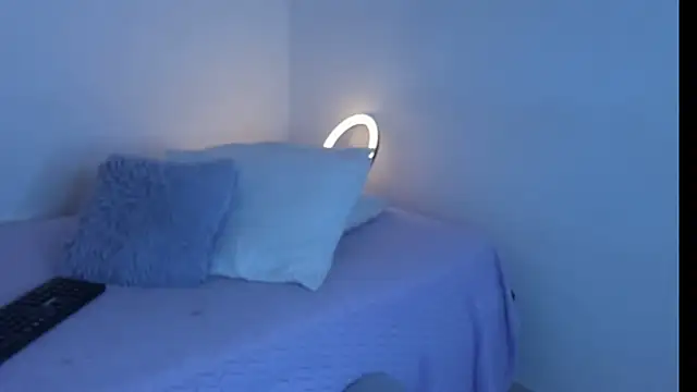 Snapshot of violetaebony chatting on 12/15/25, 10:52 violetaebony online show from 12/15/25, 10:52