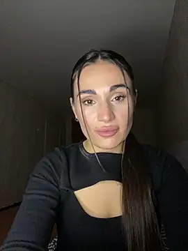 Snapshot of MonikaSi chatting on 12/17/25, 07:53 MonikaSi online show from 12/17/25, 07:53