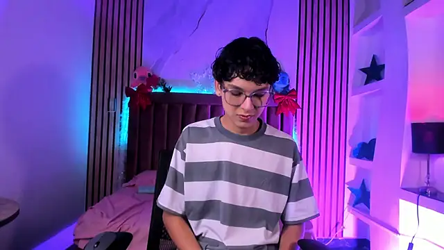 Snapshot of SthepanodiMonaco chatting on 12/13/25, 07:53 SthepanodiMonaco online show from 12/13/25, 07:53