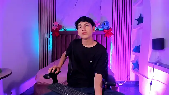 Snapshot of SthepanodiMonaco chatting on 12/15/25, 07:40 SthepanodiMonaco online show from 12/15/25, 07:40