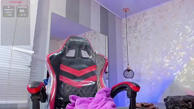 Snapshot of Brizza_H033 chatting on 12/18/25, 08:48 Brizza H033 online show from 12/18/25, 08:48