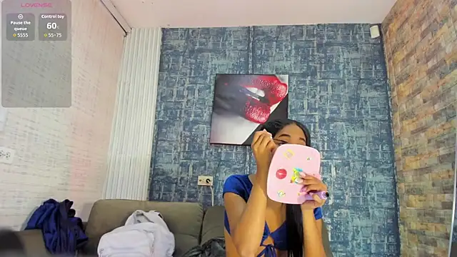 Snapshot of Brizza_H033 chatting on 12/22/25, 08:39 Brizza H033 online show from 12/22/25, 08:39