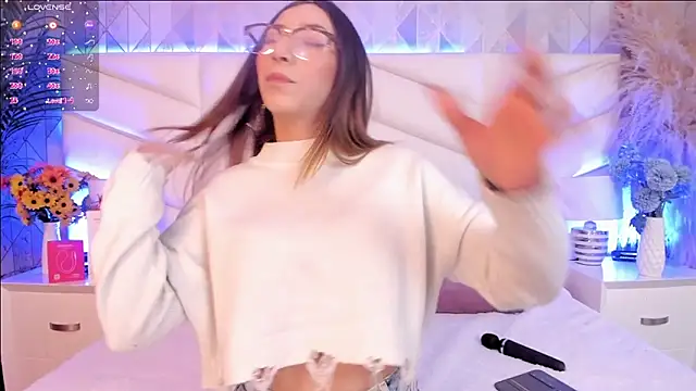 Lizzi Hotman  online show from 03/17/26, 08:34