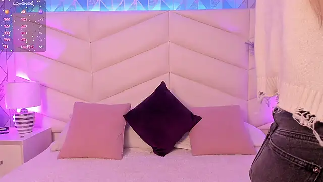 Lizzi Hotman  online show from 04/07/26, 08:42