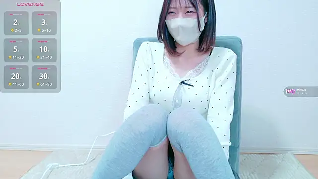 Snapshot of LUNA_BABY25 chatting on 12/16/25, 02:05 LUNA BABY25 online show from 12/16/25, 02:05