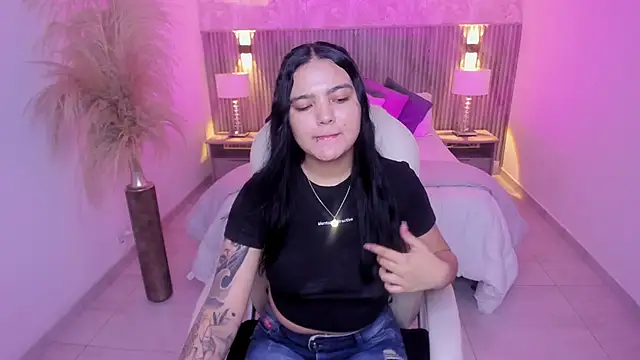 Allyson brown  online show from 12/15/25, 08:02