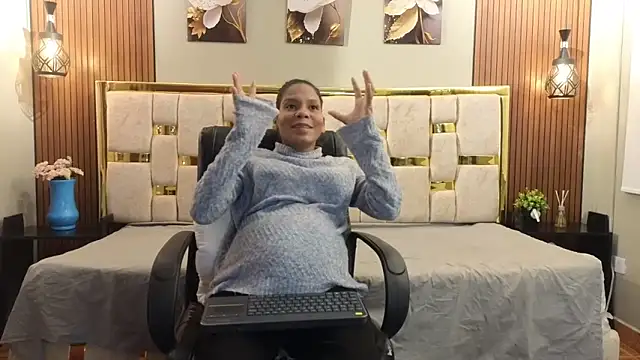  Caroline34 online show from 04/23/26, 10:47