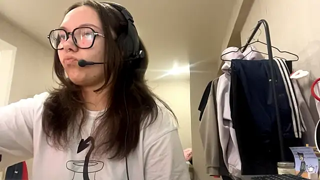 KerriMcbreen online show from 11/29/25, 06:16